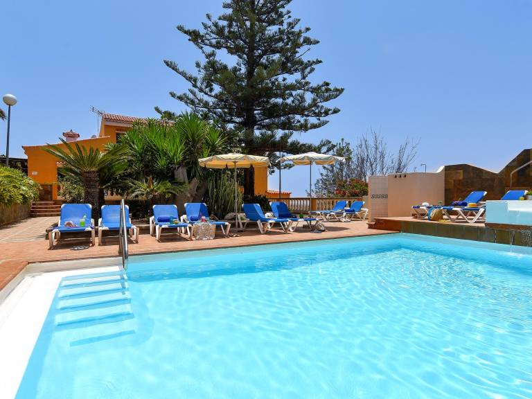 Villa with terrace, yard & private pool — photo 2