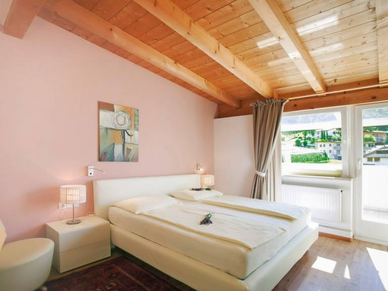 Holiday apartment with sauna, pool & hot tub | Mountain view — photo 3