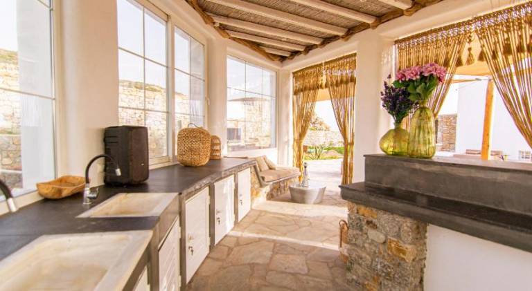 Fully equipped villa with garden, terrace & hot tub | Perfect for remote work | Dogs allowed — photo 2