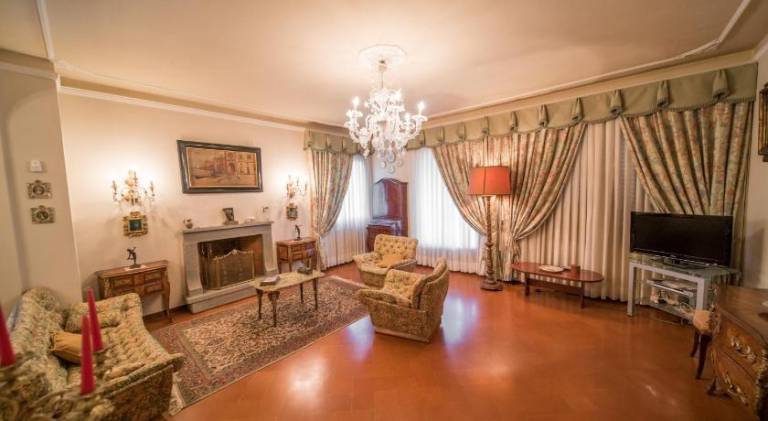 Villa with jacuzzi — photo 3