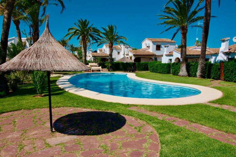 Fully equipped chalet with terrace, BBQ & garden | Next to the beach | Pets are welcome — photo 3