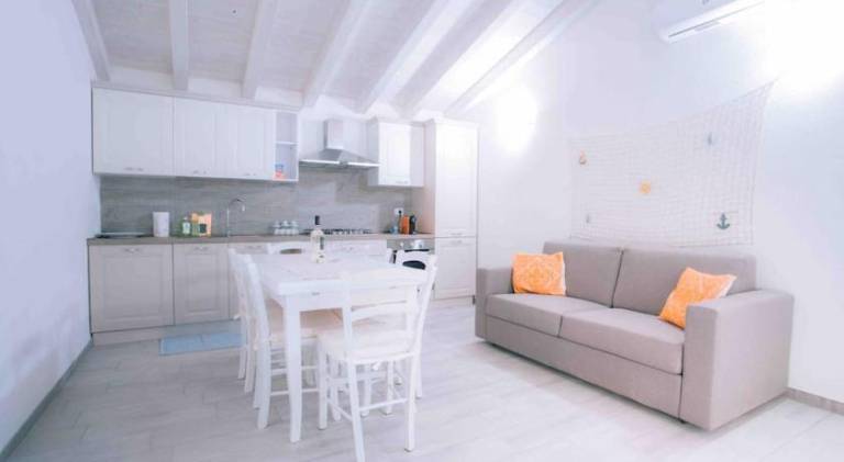 Seaside Villa 2BR-1BA. 7 min walk to the beach — photo 4