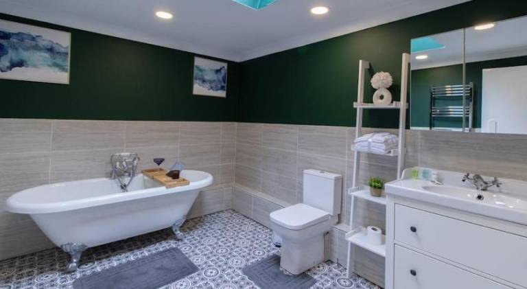 Apartment with jacuzzi — photo 2