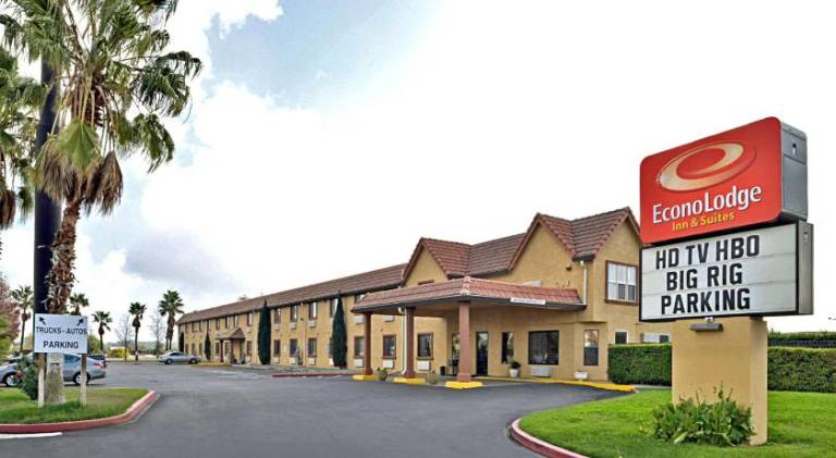 Econo Lodge Inn & Suites Corning Travel Center — photo 4