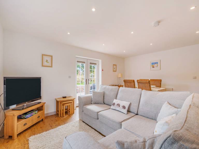 Child-friendly nice cottage with yard | River view | Pets are welcome — photo 2