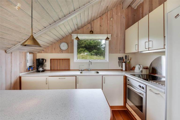 House with garden, patio & barbeque | Beach nearby | Dogs allowed — photo 4