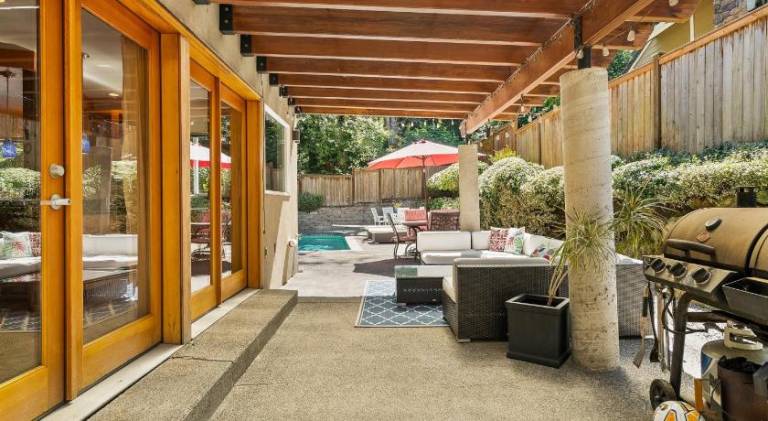 Vacation home with hot tub & pool — photo 5