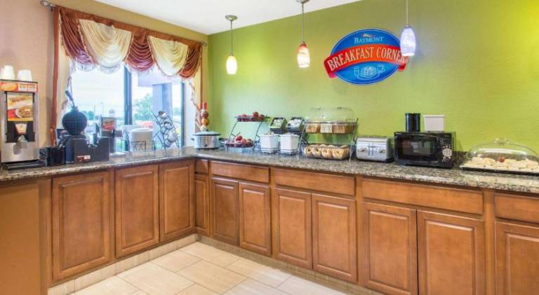 Baymont by Wyndham Waukesha — photo 5