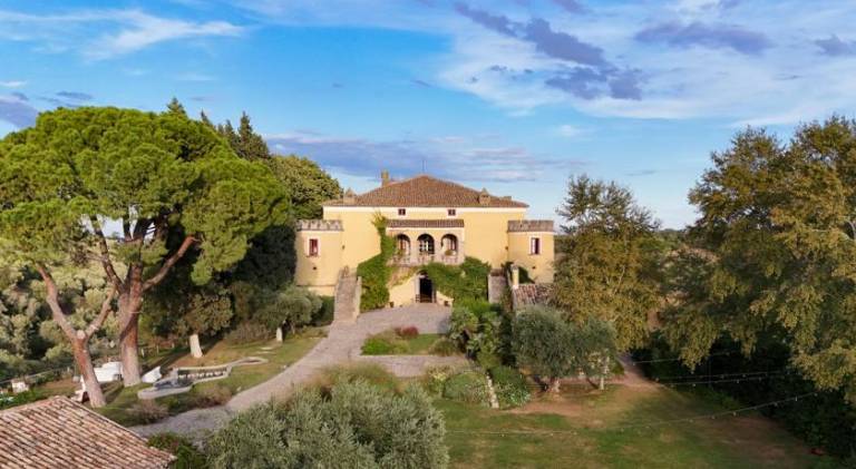Farm with barbeque, garden & pool in Altomonte