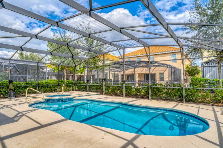 Family-friendly vacation home with jacuzzi & private pool | Pets are welcome — photo 5
