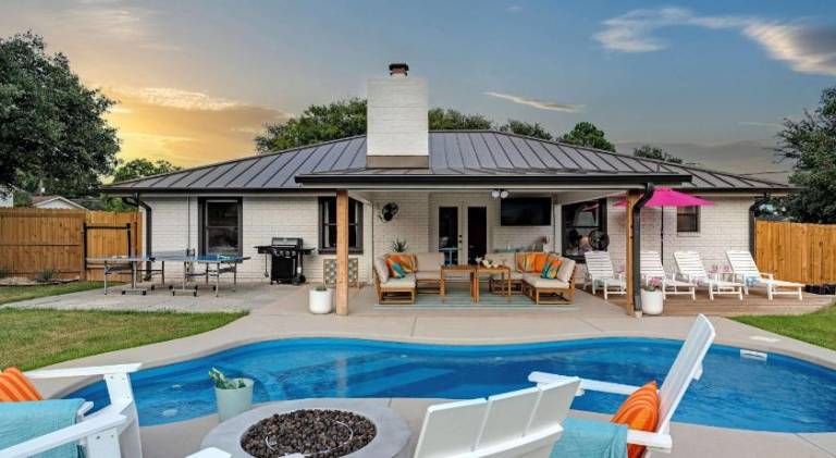 Charming vacation home with pool | Pets are welcome — photo 5