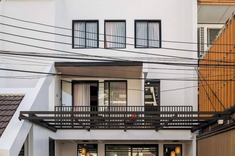 Hus  Khlong Toei