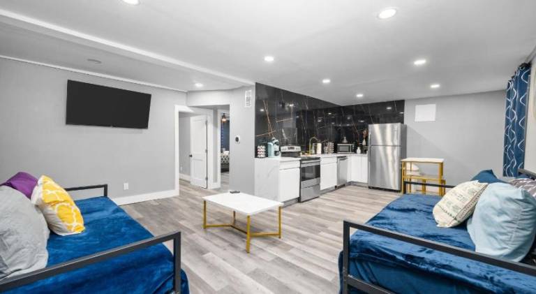 Holiday apartment | Next to Gerald D. Hines Waterwall Park — photo 3