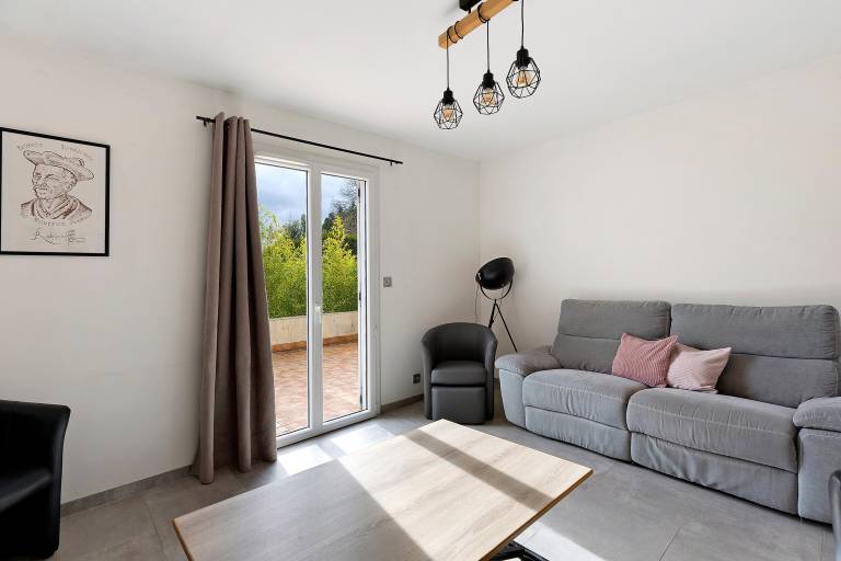 Family-friendly lovely vacation home with yard, terrace & fast internet | Garden view | Pet-friendly — photo 3