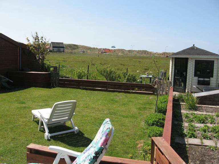 House with patio & garden — photo 2
