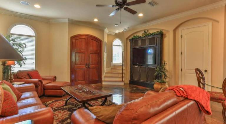 Monaco - Easy beach access dogs welcome gated community large pool — photo 3