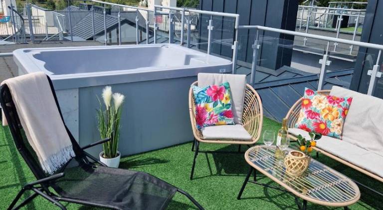 Rental apartment with patio — photo 3