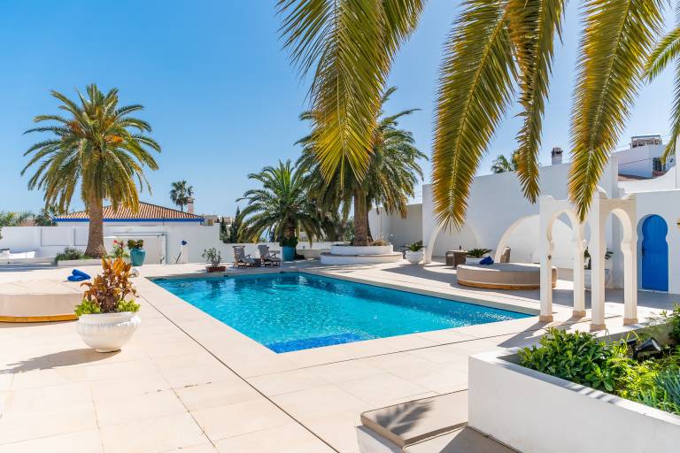 Wonderful villa with barbeque, garden & jacuzzi | City view | Pets are welcome — photo 5