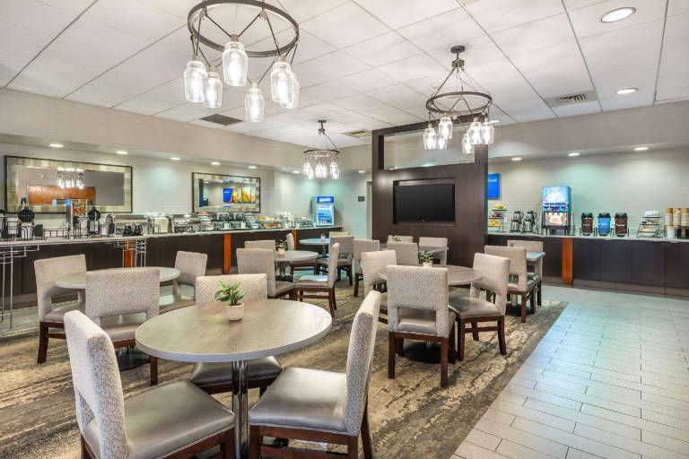 Comfort Inn & Suites Logan International Airport — photo 5
