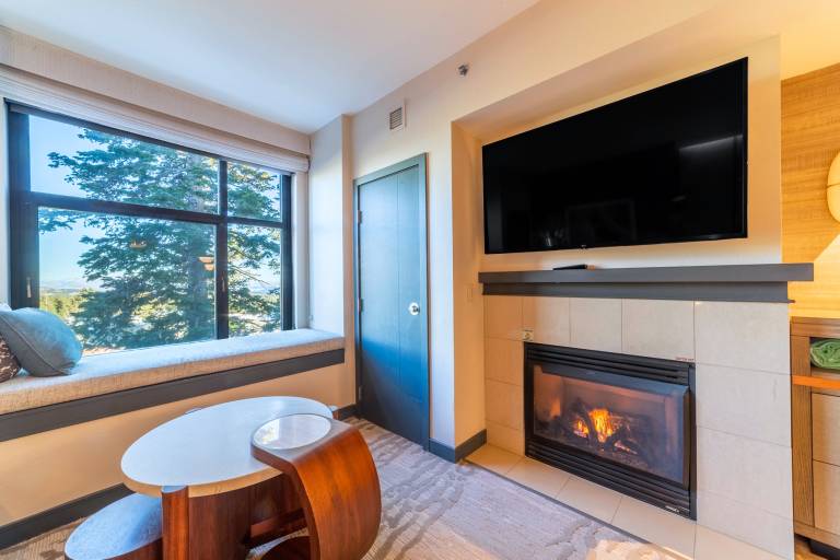 Family-oriented condo with barbecue, hot tub & heated pool | Mountain view | Ski nearby | Dogs allowed — photo 5