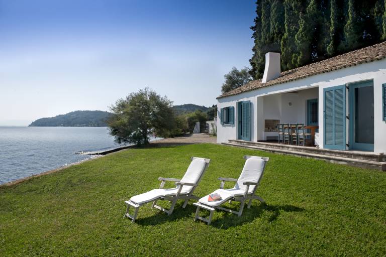 Family-oriented villa with barbeque, terrace & yard | Pets allowed — photo 2