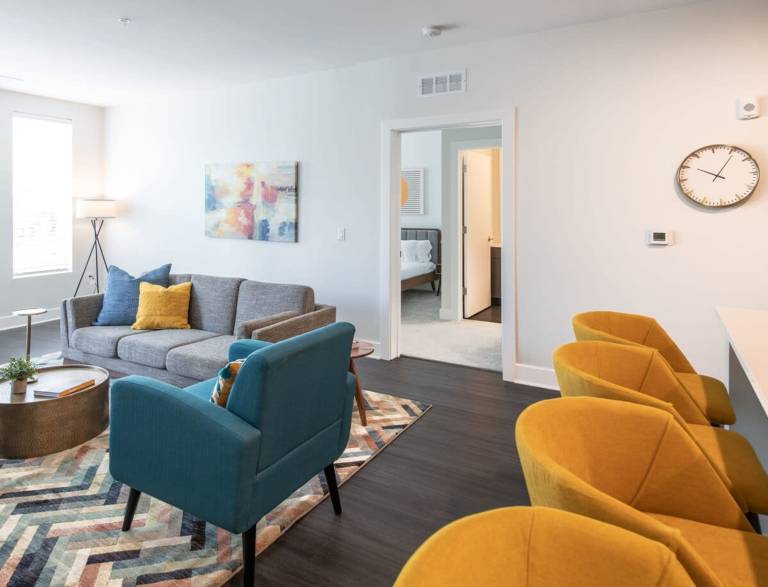 Cozysuites ArtCincy 2BR in Downtown Cincinnati — photo 2