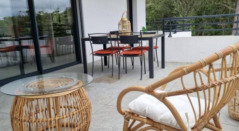 Vacation home with pool, patio & BBQ — photo 5