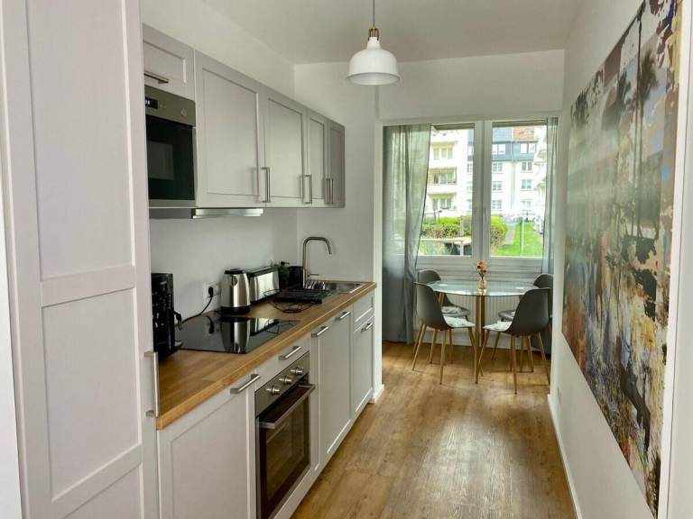 Rental apartment with patio, yard & BBQ — photo 2