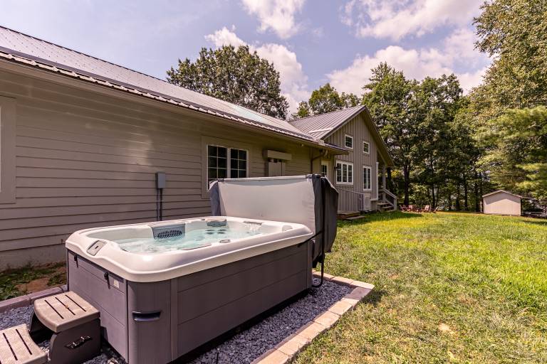 River Refuge walk to river hot tub pet friendly