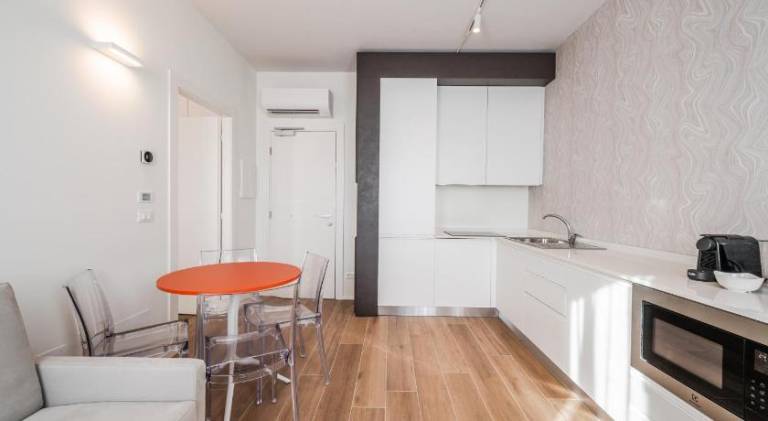Serviced apartment with patio — photo 5