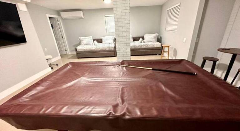 Vacation home with pool — photo 2