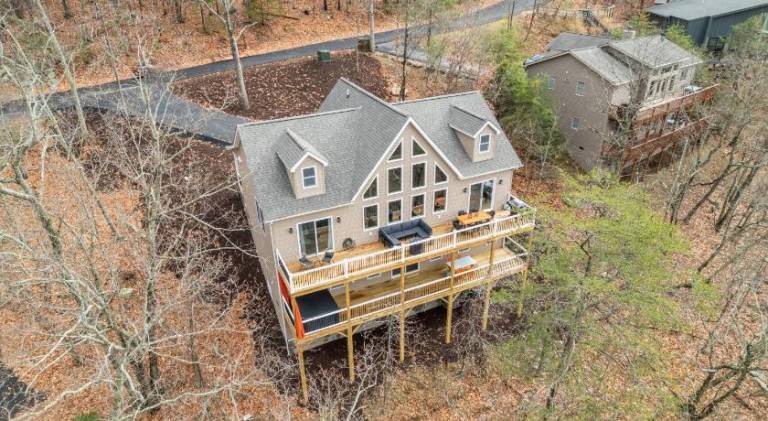 House with jacuzzi | Perfect for remote work in Shenandoah, MD