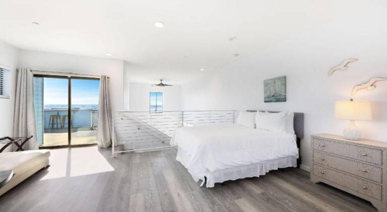2 Oceanfront Homes w Rooftop Deck Views Steps to the Sand — photo 2