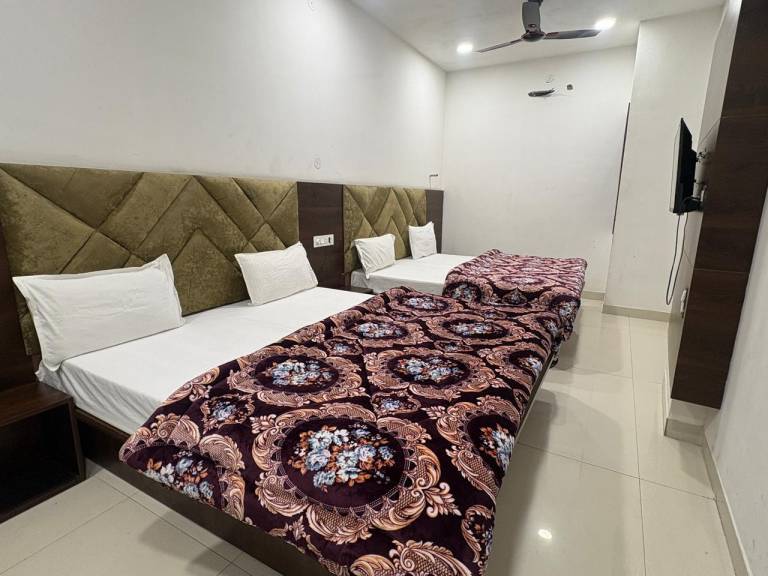 Hotel UV Inn Just 50 Footsteps from Golden temple — photo 2