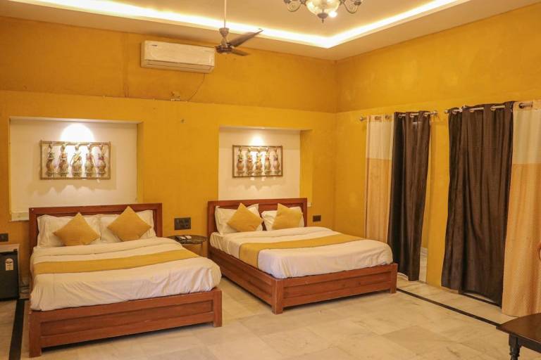 Villa with patio, yard & pool in Udaipur