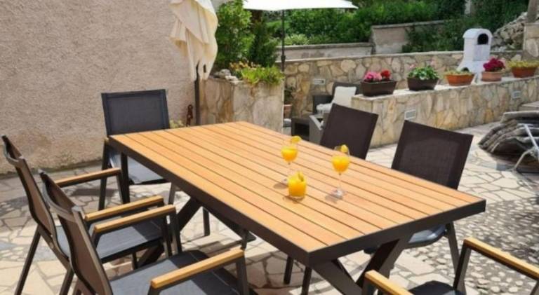 Holiday apartment with terrace, yard & barbeque — photo 4