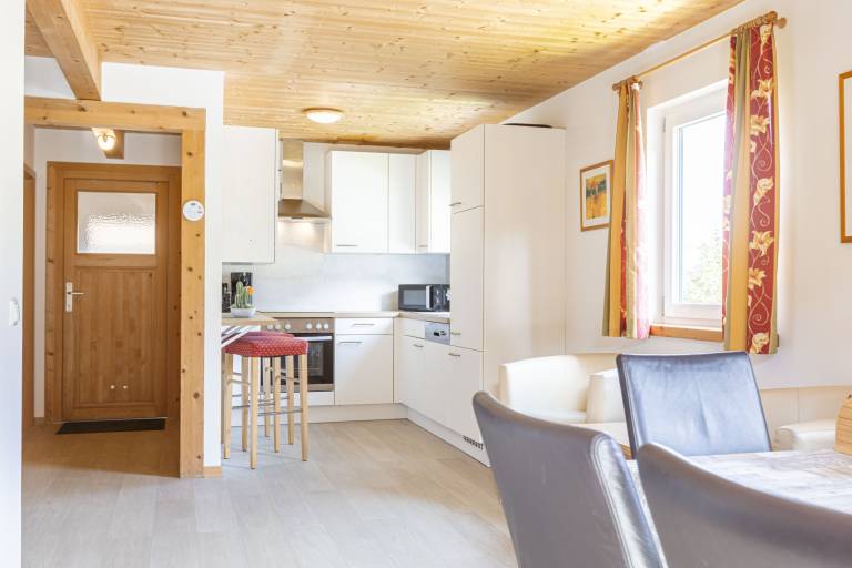 Charming chalet with pool, sauna & patio | Next to the ski | Pets are welcome — photo 3