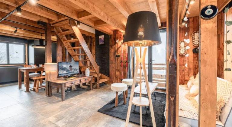 Chalet with garden, patio & jacuzzi — photo 3