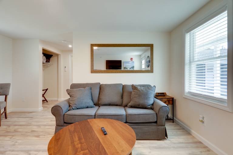 3 Mi to Onset Beach & Village! Pet-Friendly Apt — photo 5