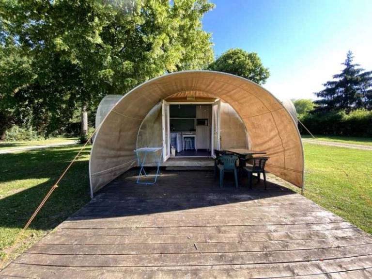 Camping-Unterkunft Athée