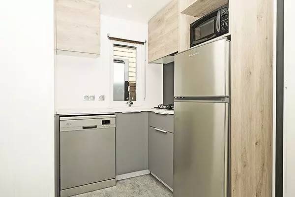 Mobile home with yard, pool & barbeque | Pets allowed — photo 4
