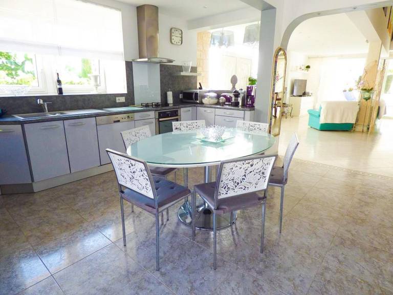 Pleasant gite with private pool, patio & barbecue | Pets allowed — photo 4