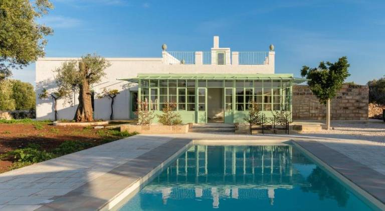 Villa with pool — photo 5