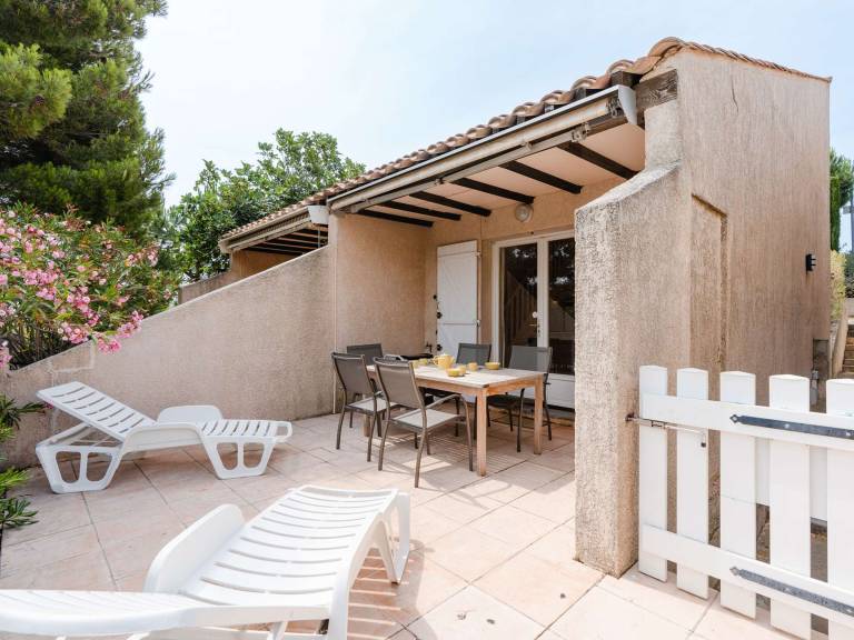 Villa with pool — photo 3