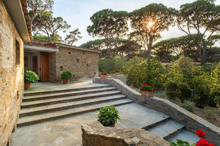 Villa with pool, garden & patio | Sea view — photo 3