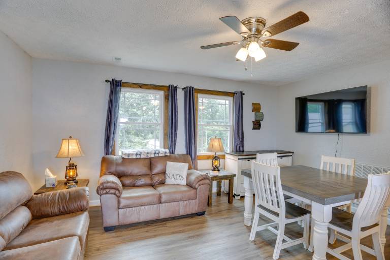 Mountain Retreat w/ Fire Pit in Flat Rock! — photo 2