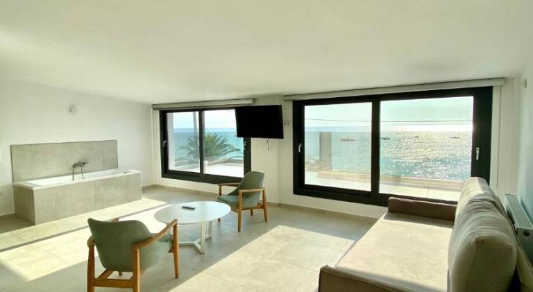 Serviced apartment with patio | Next to the beach | Pet-friendly — photo 3