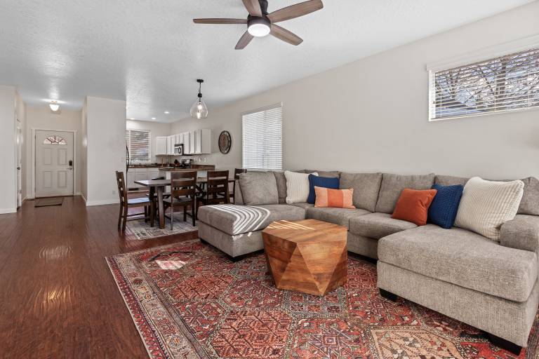 Walk to Downtown CDA - Peaceful Neighborhood with Large Backyard! — photo 3