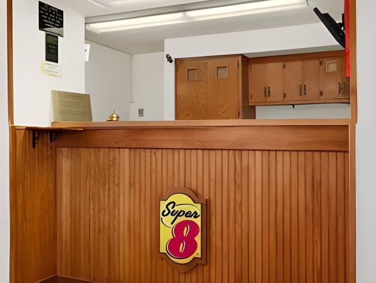 Super 8 By Wyndham Marietta — photo 5