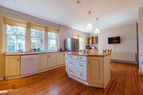 Spacious vacation home | Pets allowed — photo 2